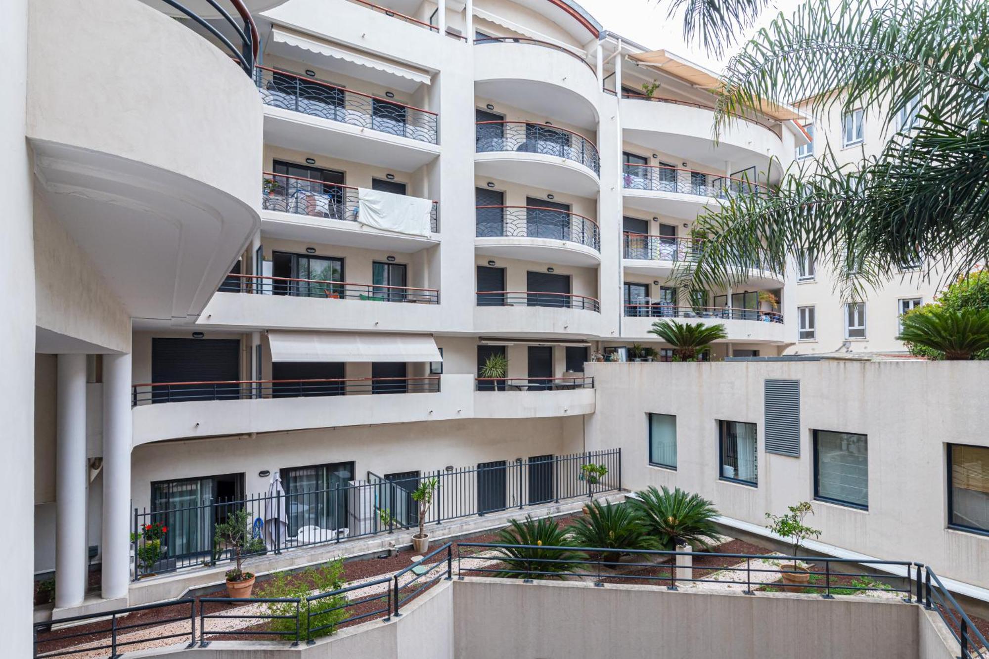 Nice 1 Bedroom Downtown Carre D'Or With Garage Εξωτερικό φωτογραφία